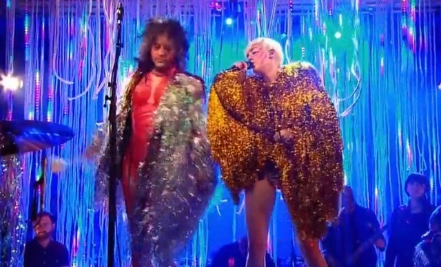 Wayne Coyne Miley Cyrus Flaming Lips Billboard Music Awards